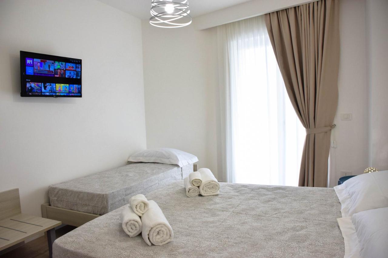 مارينا دي جيويسا يونيكا Accomodati B&B المظهر الخارجي الصورة