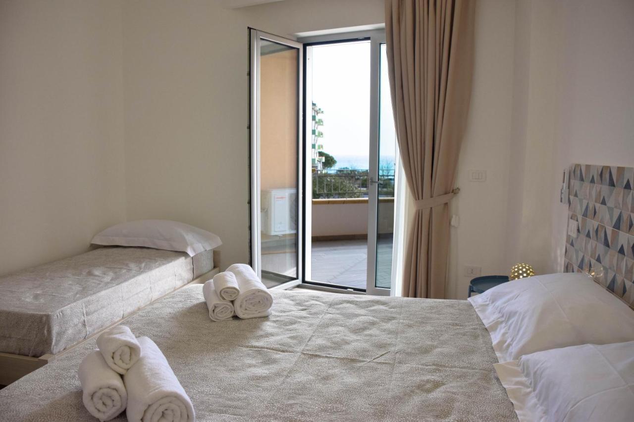 مارينا دي جيويسا يونيكا Accomodati B&B المظهر الخارجي الصورة