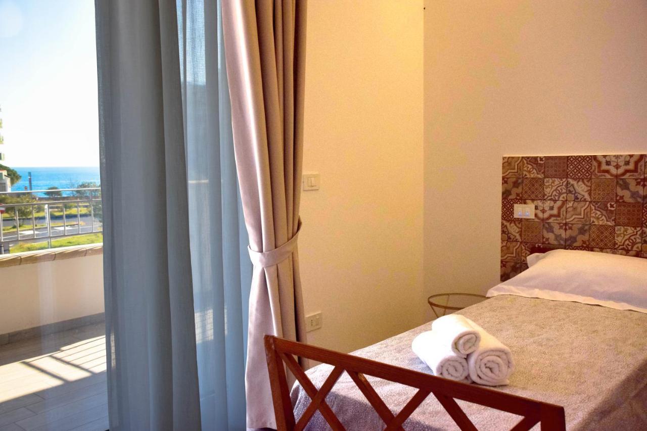 مارينا دي جيويسا يونيكا Accomodati B&B المظهر الخارجي الصورة