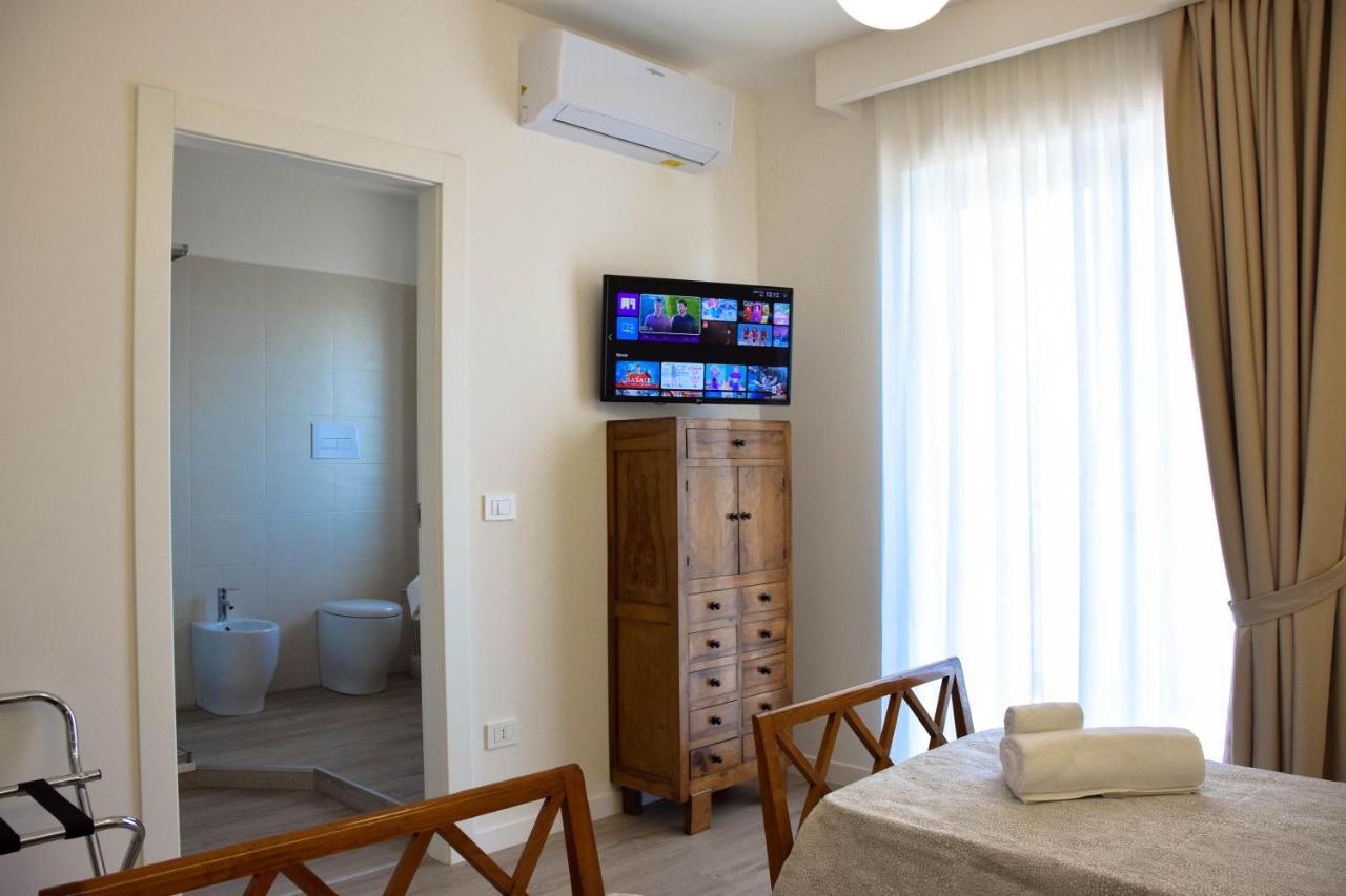 مارينا دي جيويسا يونيكا Accomodati B&B المظهر الخارجي الصورة