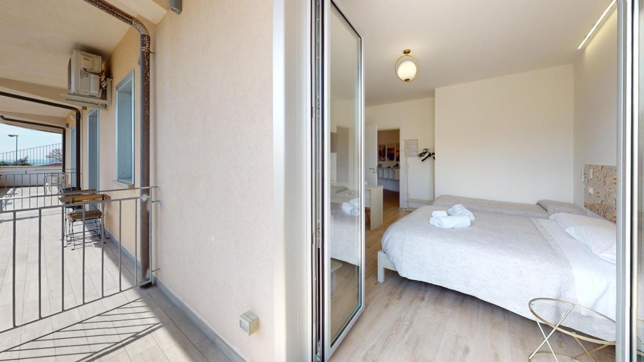 مارينا دي جيويسا يونيكا Accomodati B&B المظهر الخارجي الصورة